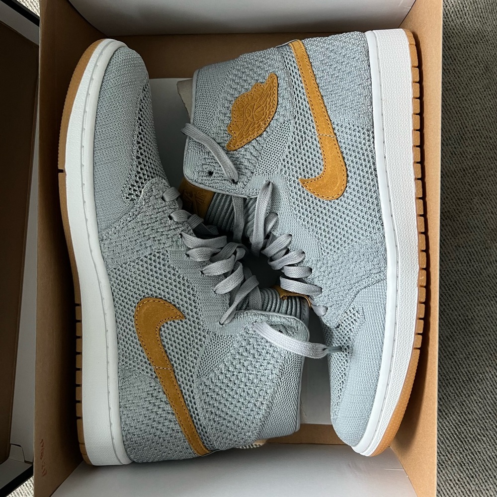 Nike Air Jordan 1 Retro Hi FlyKnit in WolfGray
